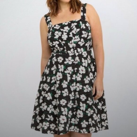 NWT Torrid Women's Fit & Flared Textured Floral Skater Dress Size 22‎ Black - Picture 1 of 11